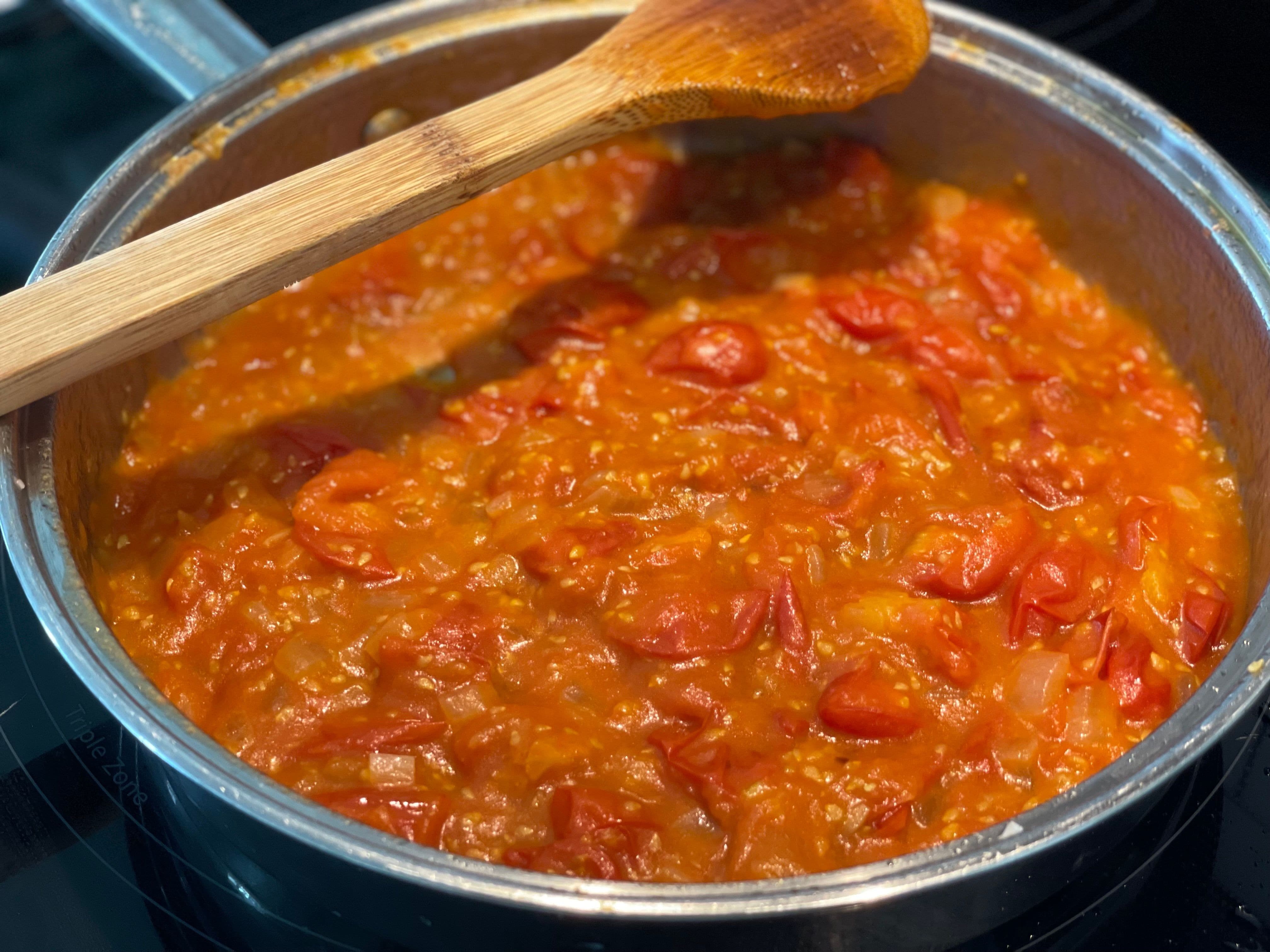 The sauce comes together when the tomatoes burst.